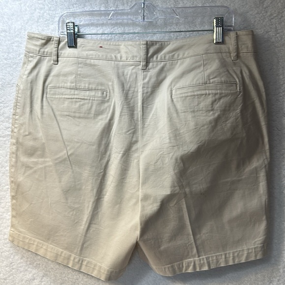 Talbots Women’s Tan Shorts Size 16 - Picture 2 of 6